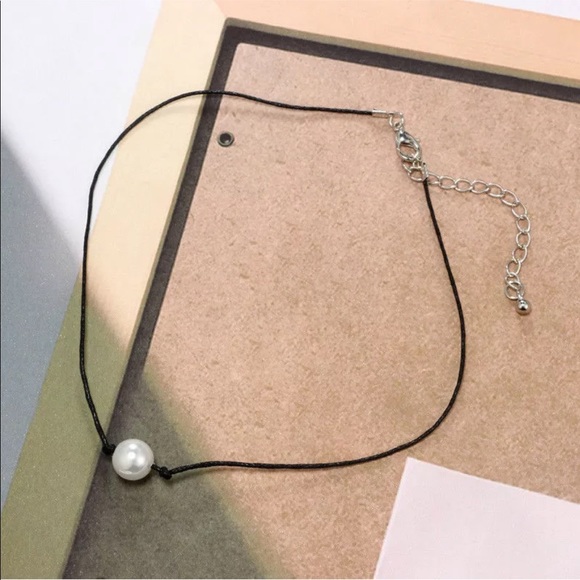 Understated Choker CUTE - Picture 2 of 3